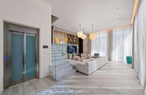 Herzliya Pituach Apartment | Top Luxury Villa with Pool - 7BR