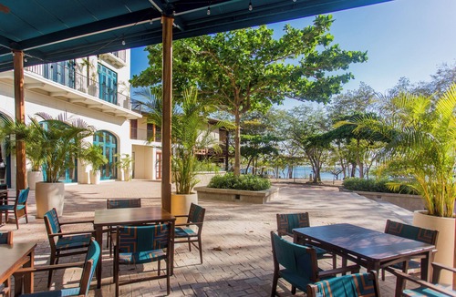 Las Catalinas House | Townhouse with Pool 2 Minute Walk to the Beach