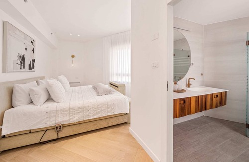 Jerusalem Condo | Tranquil 3BDR Oasis In Ramat Sharet/BaytVegan