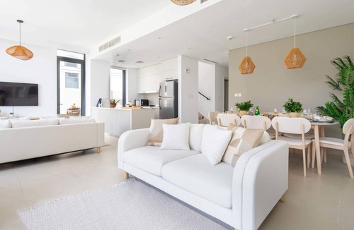 Dubai Villa | Tranquil 3BR Maid's Room Villa w Own Backyard
