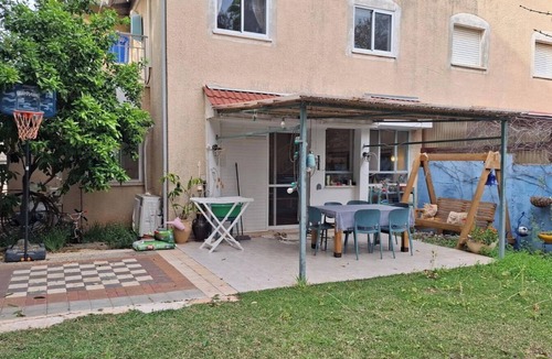 Lev HaSharon House | Tranquil 5-bedroom house with AC in Kadima Zoran.