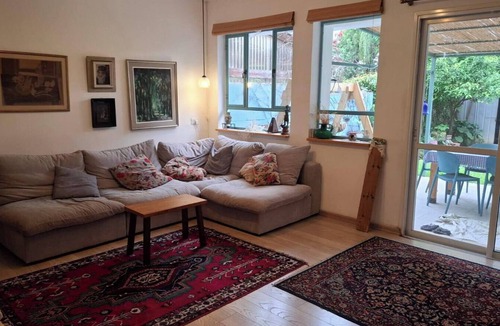 Lev HaSharon House | Tranquil 5-bedroom house with AC in Kadima Zoran.