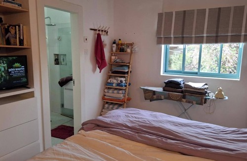 Lev HaSharon House | Tranquil 5-bedroom house with AC in Kadima Zoran.