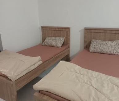 Al Majaz Hostel | Transit home for men only