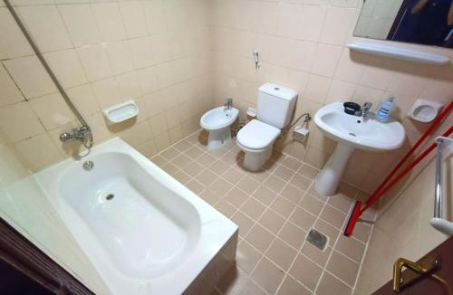 Al Majaz Hostel | Transit home for men only