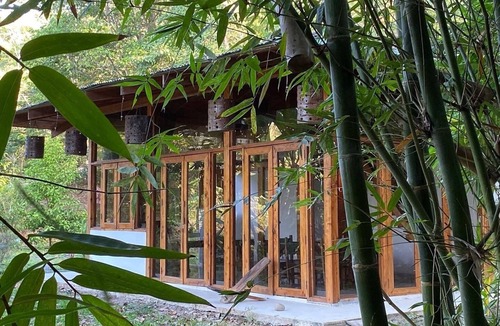 Jaco House | Tropical 2BR Rustic Home with Private Garden & Modern Comforts