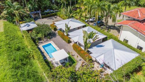 Uvita House | Tropical 3 Cozy Cabins with Pool in Central Uvita