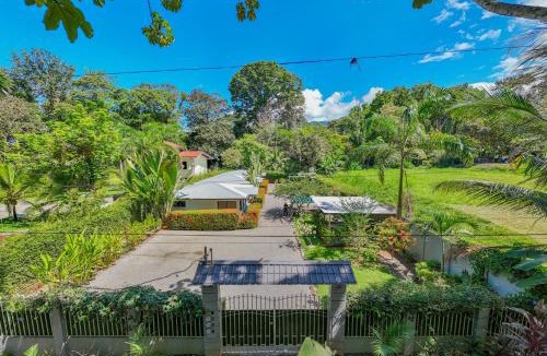 Uvita House | Tropical 3 Cozy Cabins with Pool in Central Uvita