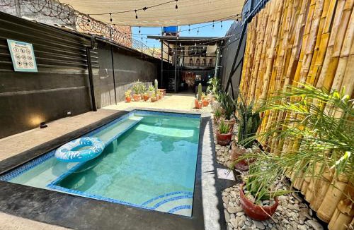 Leon House | Tropical House Leon Private Pool and Hammock Patio