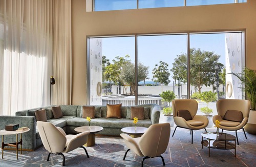 Palm Jumeirah Hotel | Tumbi Hotel Dubai The Palm, Tapestry Collection by Hilton