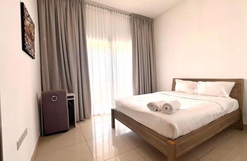 Al Hamra Village Apartment | Two Bed Room Apartment with Balcony and sea view by Hala Holiday Homes