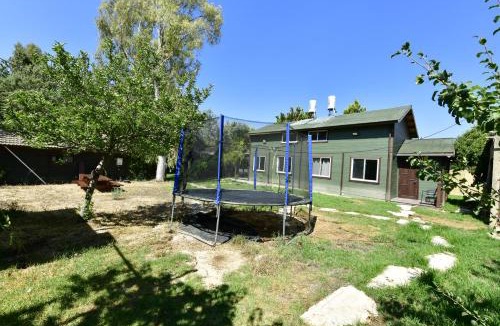 Hosen Cabin | Tzlil Hateva