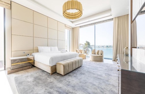Palm Jumeirah Villa | Ultra-Luxury 6BR Palm Villa - Private Pool & Beach