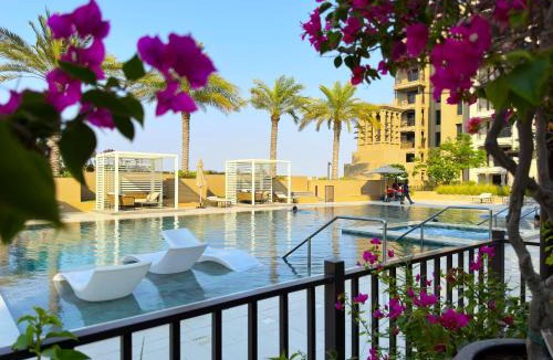 Umm Suqeim 3 Apartment | Ultra Luxury Flat with Amazing Pool Near to Burj