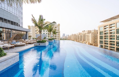 Palm Jumeirah Apartment | Ultra Luxury Palm Tower with Shared Hotel Facilities