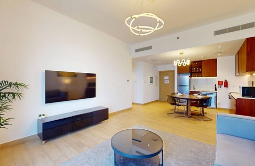 Dubai Apartment | Upgraded 1 Bedroom l Sea Views & Beach Access