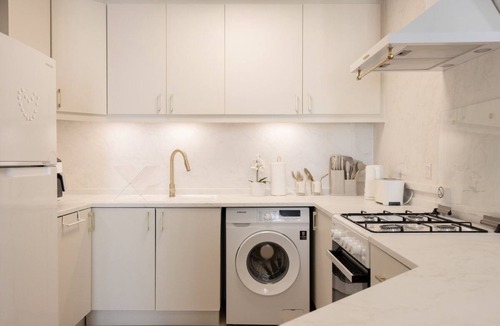Discovery Gardens Apartment | Upgraded 1BR | Sleeps 4 | Near Ibn Battuta Mall