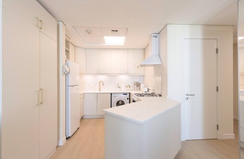 Discovery Gardens Apartment | Upgraded 1BR | Sleeps 4 | Near Ibn Battuta Mall
