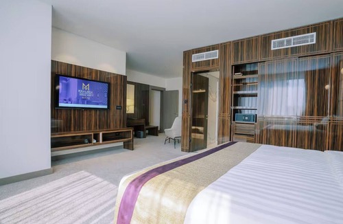 Al Muraqqabat Hotel | Upscale Escape at Khalidia Palace Hotel | Central Dubai Convenience