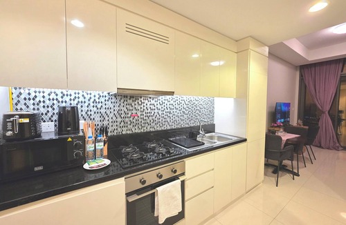 Al Safa Apartment | Urban Glam Studio in Aykon City-Canal & City Views