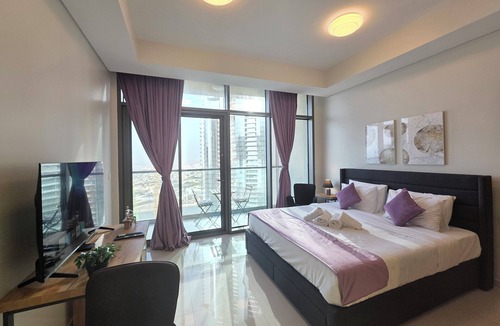 Al Safa Apartment | Urban Glam Studio in Aykon City-Canal & City Views
