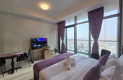 Al Safa Apartment | Urban Glam Studio in Aykon City-Canal & City Views