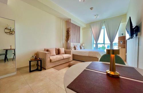 Jumeirah Lake Towers Apartment | Urban oasis with Beach Club access
