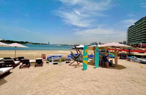 Jumeirah Lake Towers Apartment | Urban oasis with Beach Club access