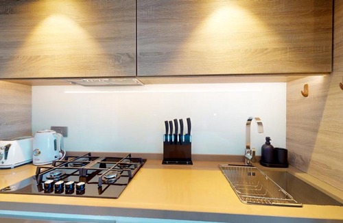 Dubai Marina Apartment | Vacationer Holiday Homes I Cosy Studio l Aesthetic Finishes l Prime Location in Dubai Marina