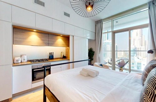 Dubai Marina Apartment | Vacationer Holiday Homes I Cosy Studio l Aesthetic Finishes l Prime Location in Dubai Marina