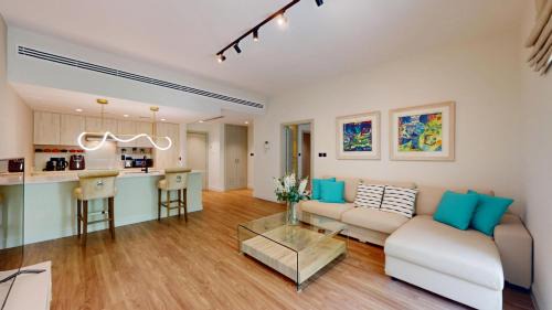 The Greens Apartment | Vacationer Holiday Homes l Modern 1 Bedroom l Aesthetic Interior l Free Wi-Fi