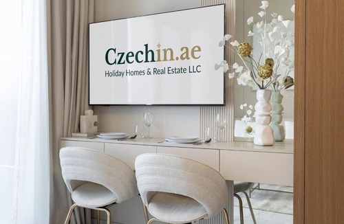 Dubai Apartment | Vibrant Room in Studio City - Azizi Beach Mirage