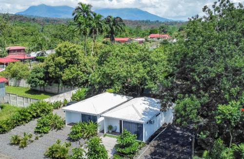 Penas Blancas Villa | Villa El Bosque Dorado