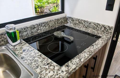 Penas Blancas Villa | Villa El Bosque Dorado