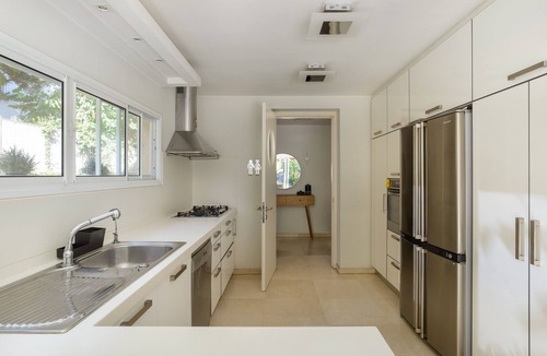 Tel Aviv Villa | Villa Private Pool & Garden in the City by FeelHome