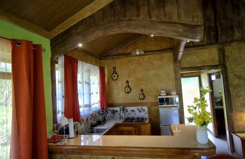 La Fortuna Villa | Villa Rústica Arenal: With Free Sloths Territory Pass!