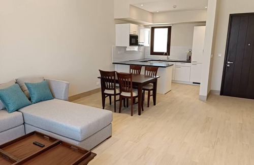 Salalah Villa | Villa - Sleeps 2 - Pool - Parking