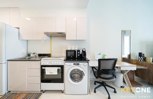 Dubai Apartment | Viridis Residence Cozy Studio Living