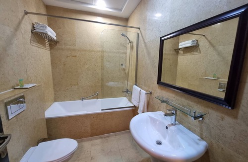 Al Mankhool Hotel | Vista City Hotel