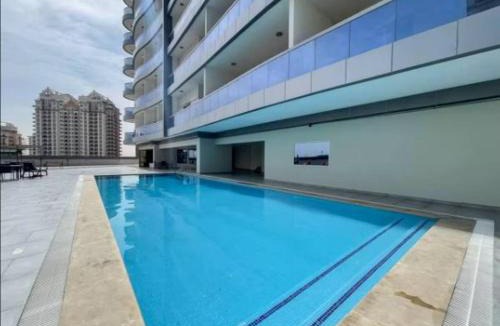 Dubai Sports City Apartment | Vogue Vacation Homes, Sports City Hera Tower Near First Avenue Mall, Studio Apartment with Balcony, Canal and City View, Access to all Amenities