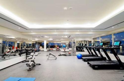 Dubai Sports City Apartment | Vogue Vacation Homes, Sports City Hera Tower Near First Avenue Mall, Studio Apartment with Balcony, Canal and City View, Access to all Amenities