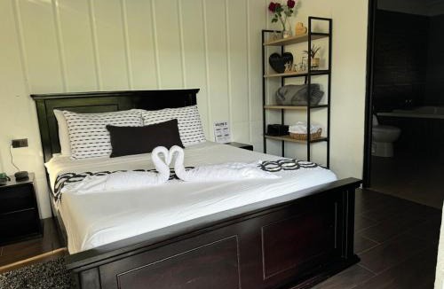 Arenal Hot Springs Apartment | Volcano Garden Suite with bathtub
