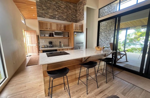 Jaco House | Wake to the birds, sleep to the sound of the waves