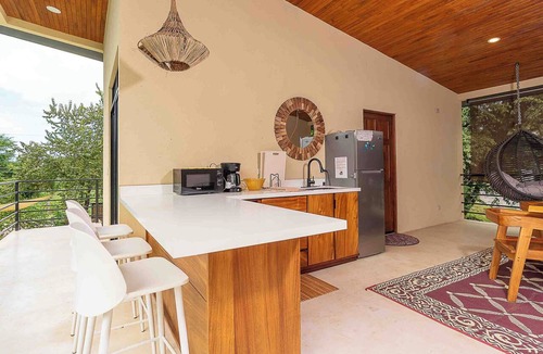 Palm Beach Estates Apartment | Walk to beach, 2BR/2BA, Apartment, pool, parking, outdoor kitchen