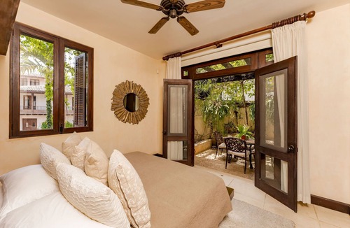 Las Catalinas House | Walk to the Beach with Beach Club Access - Casa Pinita