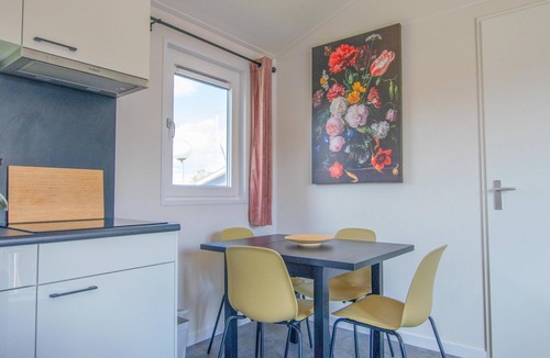 Breukelen Ski Chalet | Waterfront chalet with swimming ladder