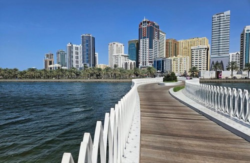 Al Majaz Apartment | Waterfront Modern loft overlooking downtown 3BR