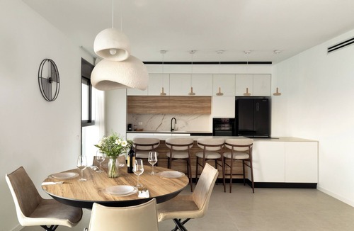 Netanya Apartment | Welcoming 4-bedroom apartment in Netanya facing the beach