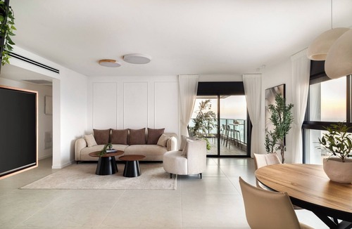 Netanya Apartment | Welcoming 4-bedroom apartment in Netanya facing the beach