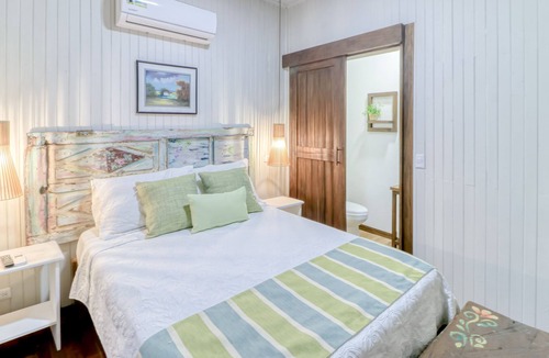 La Cruz House | Welcoming suite at Hotel Punta Descartes with fast WiFi & on-site dining